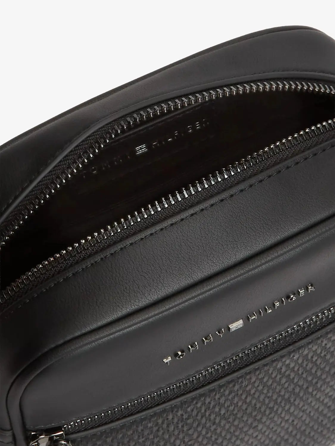 sacoche-tommy-hilfiger-noir-AM0AM14095BDS-interieur