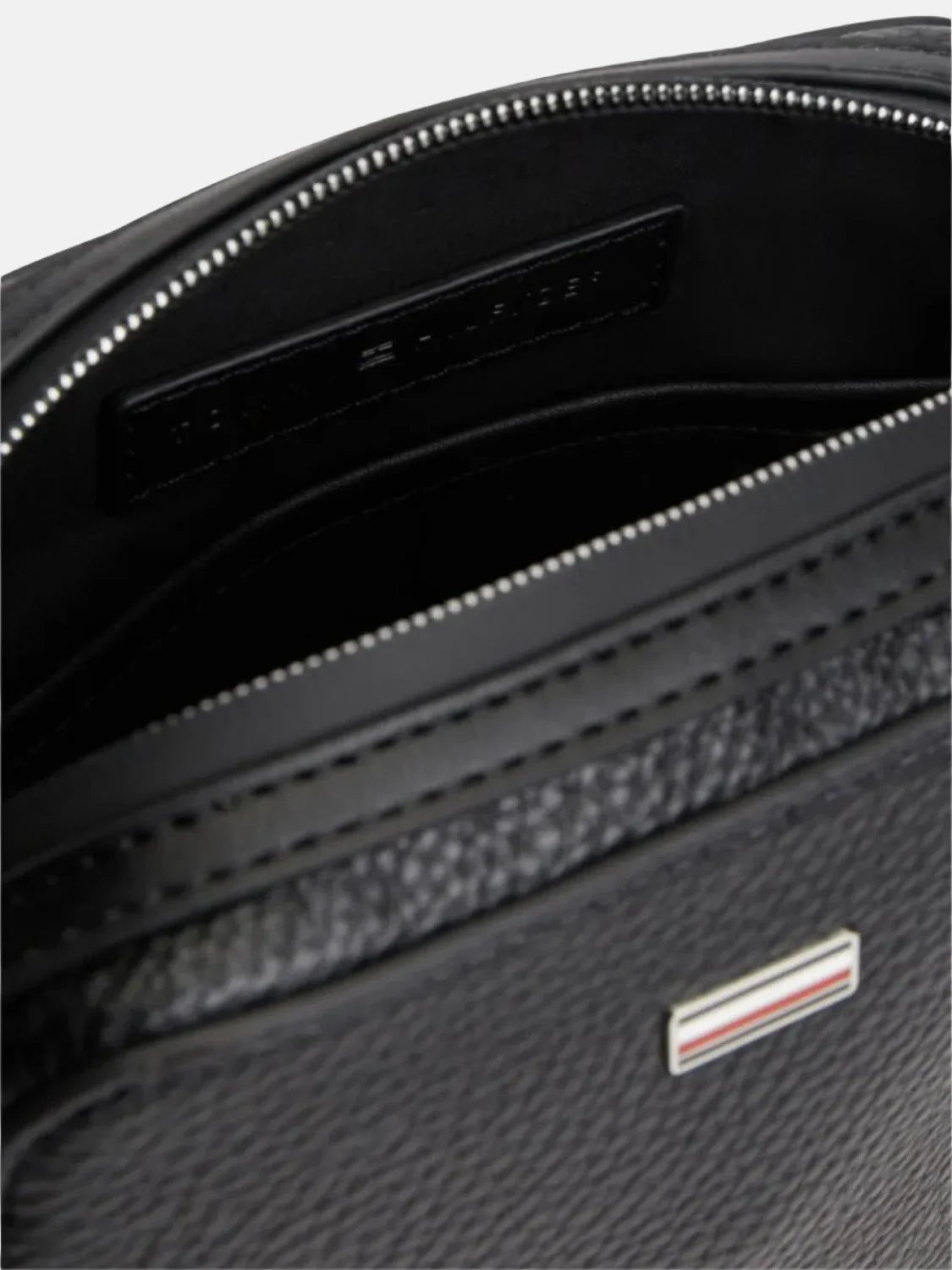 sacoche-tommy-hilfiger-noire-am0am14433bds-zoom