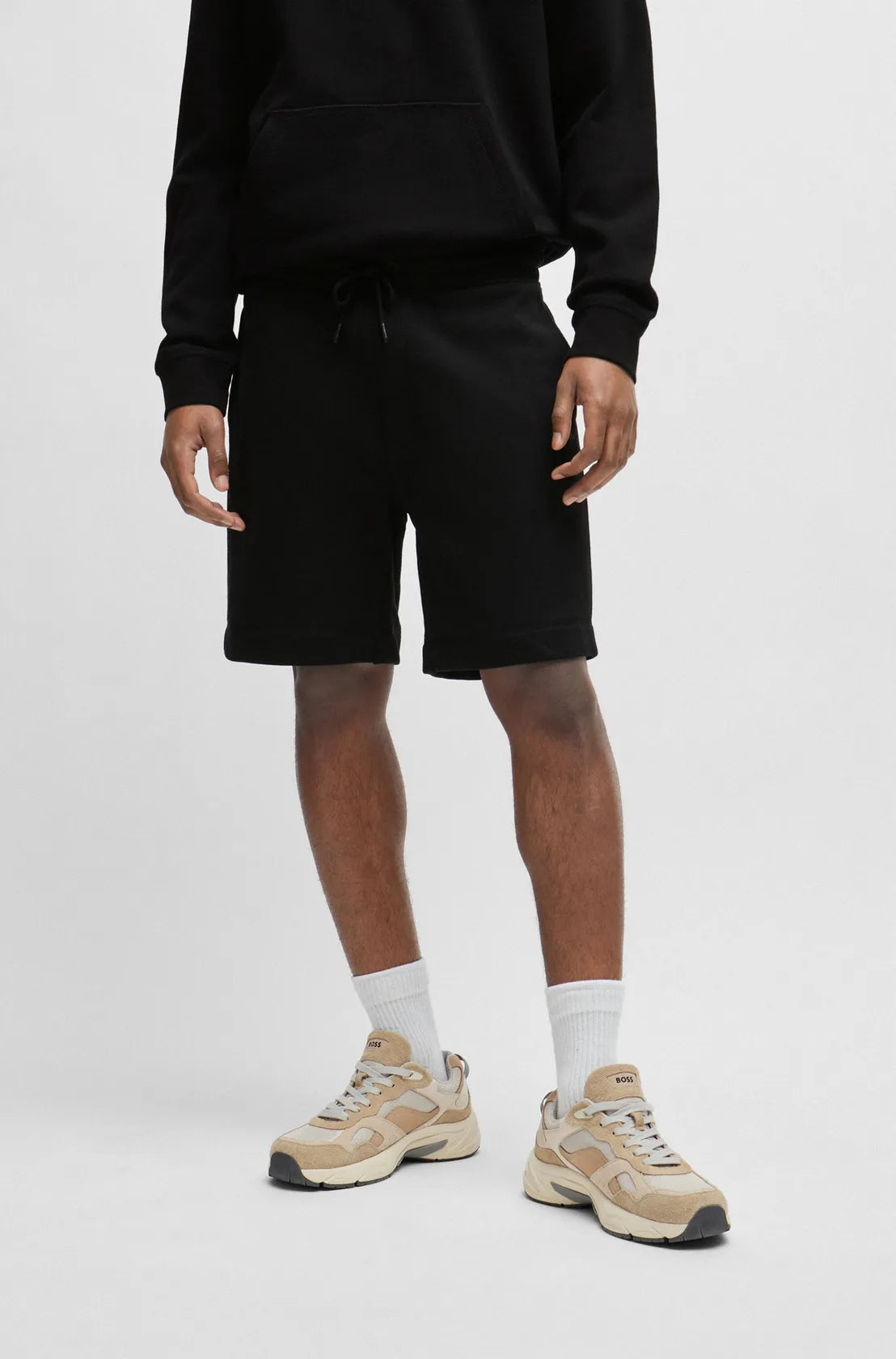 short-boss-homme-noir-face