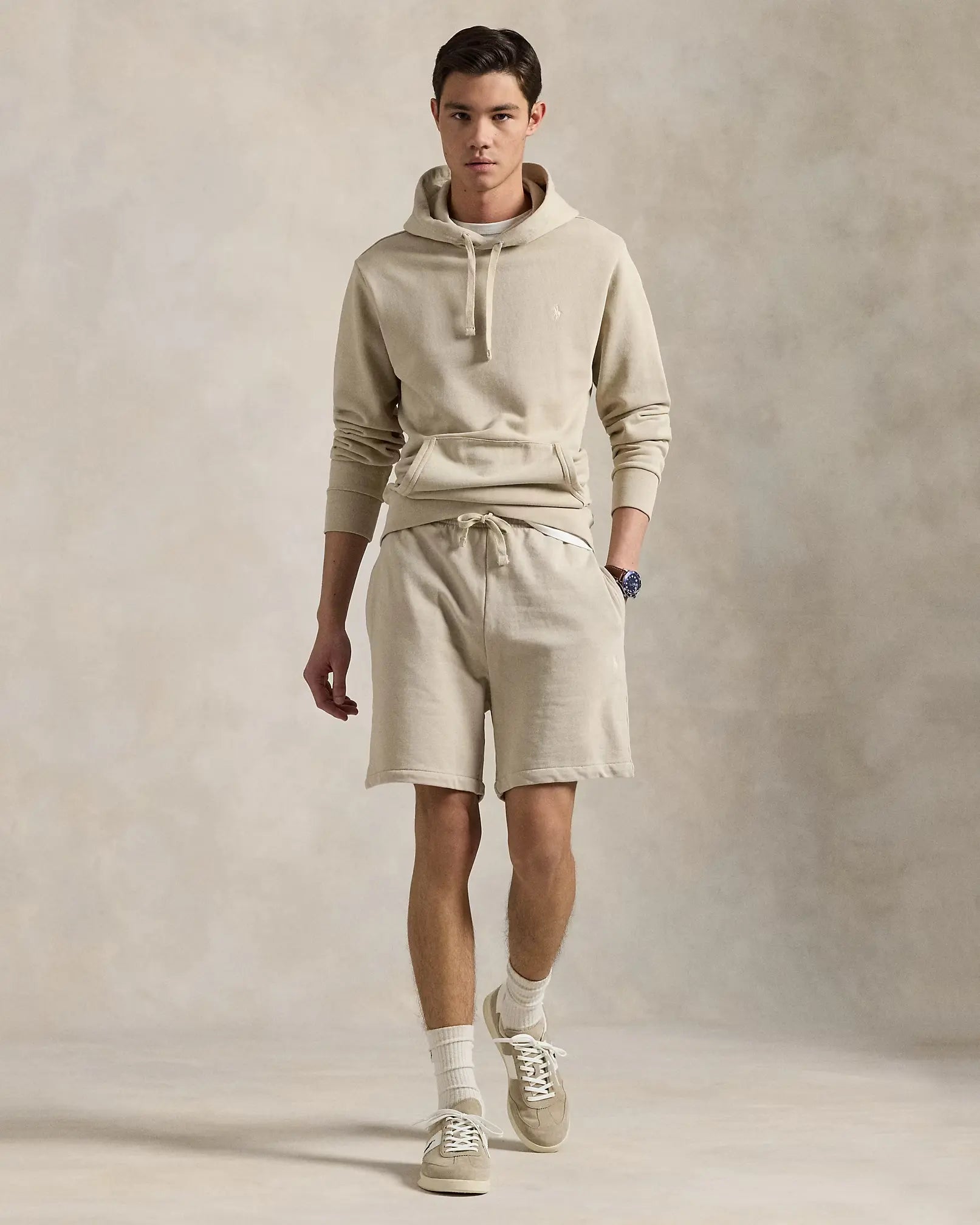 short-en-molleton-ralph-lauren-beige-homme-porte