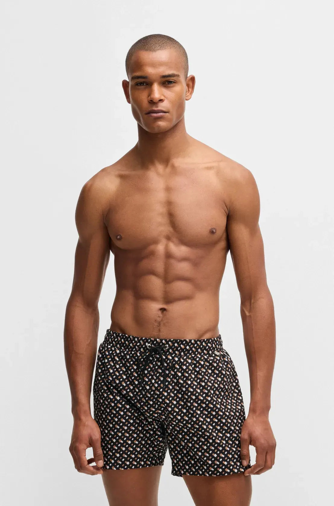 shortdebain-boss-homme-noir-face