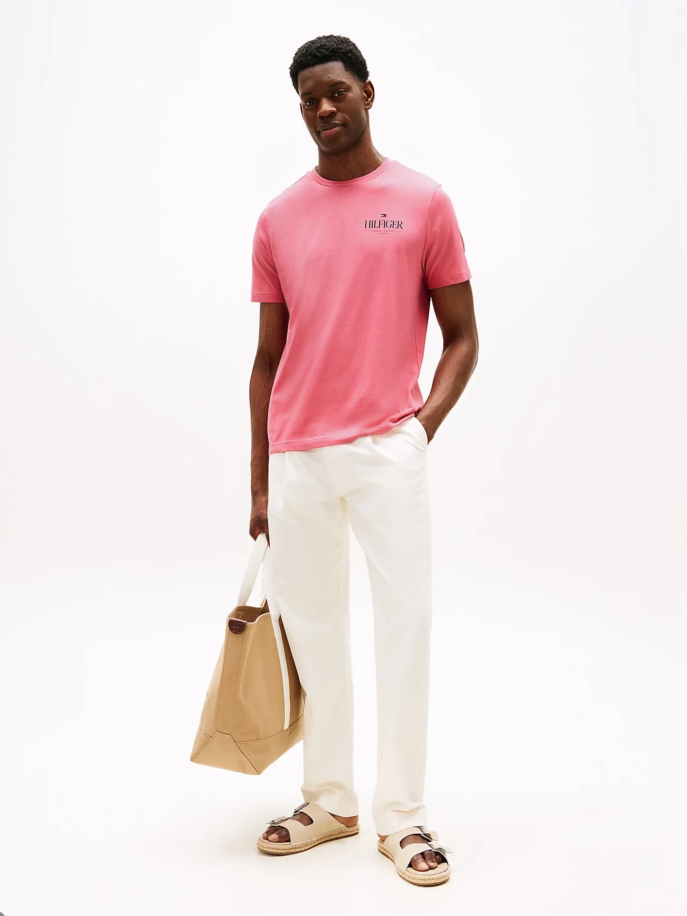 t-shirt-tommy-hilfiger--homme-rose-porte