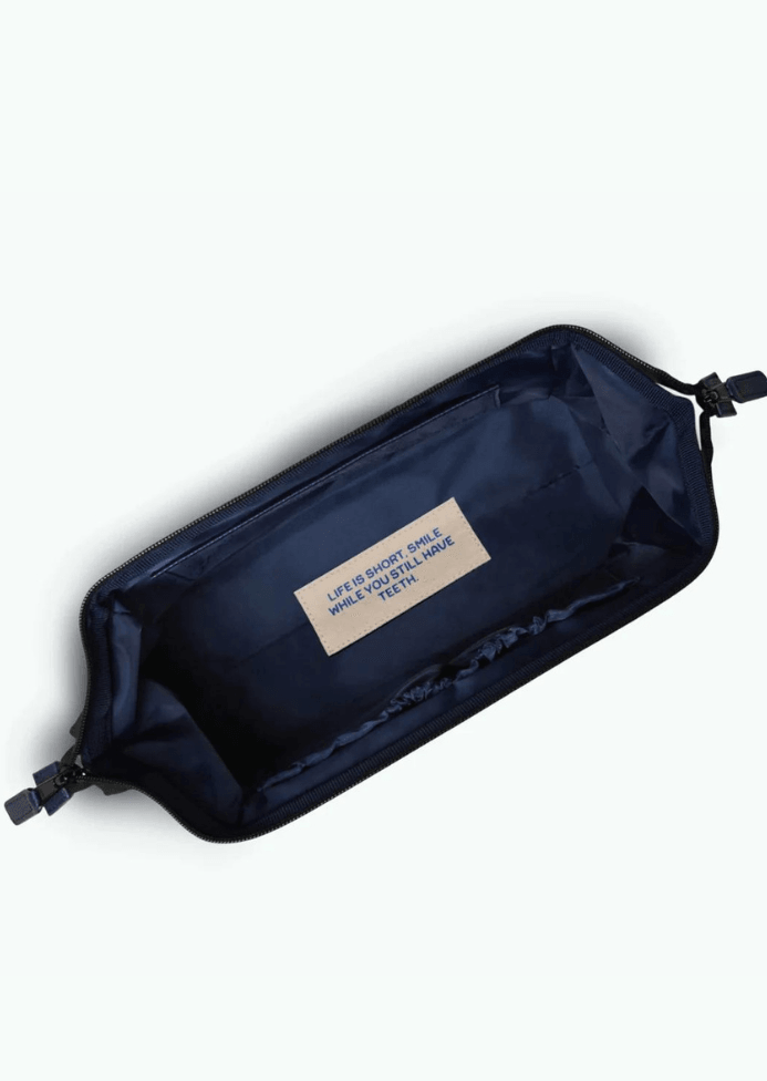 trousse-de-toilette-cabaia-rue-le-bastard-gris-argente-ouvert