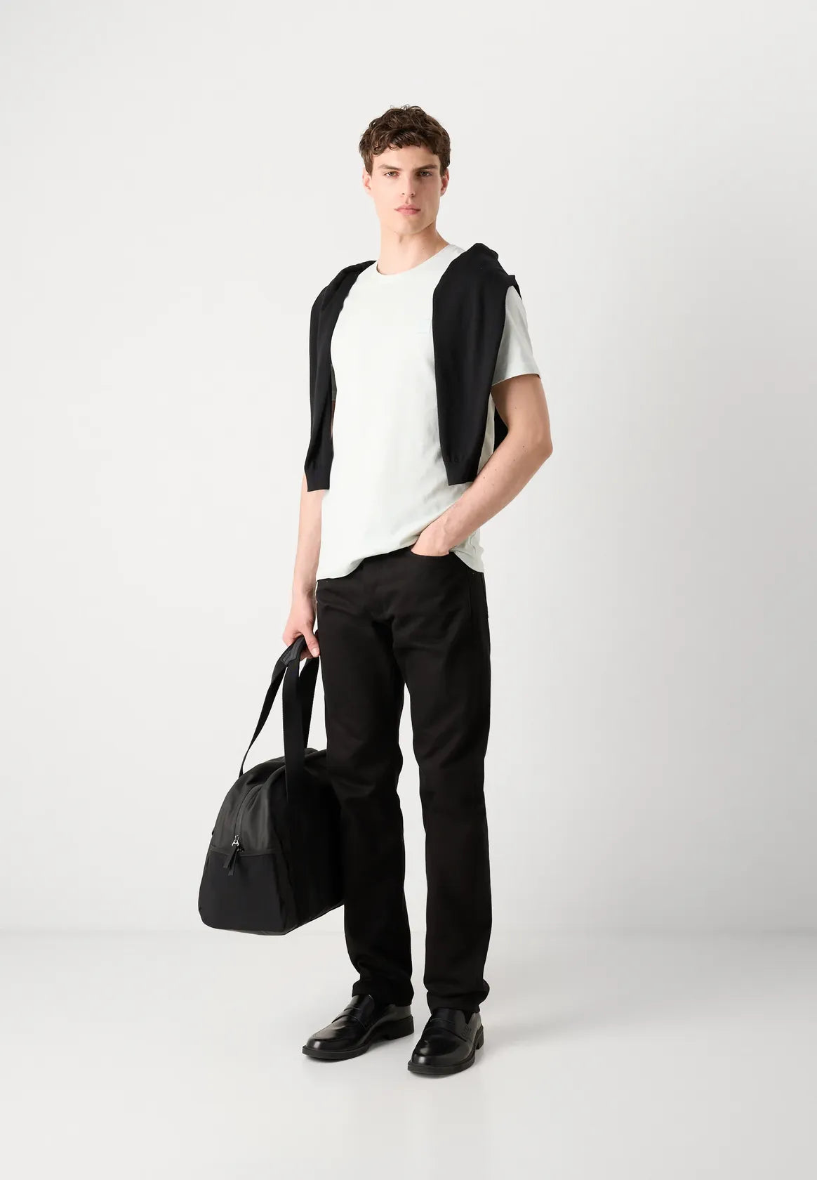 tshirt-boss-homme-bleu-profil