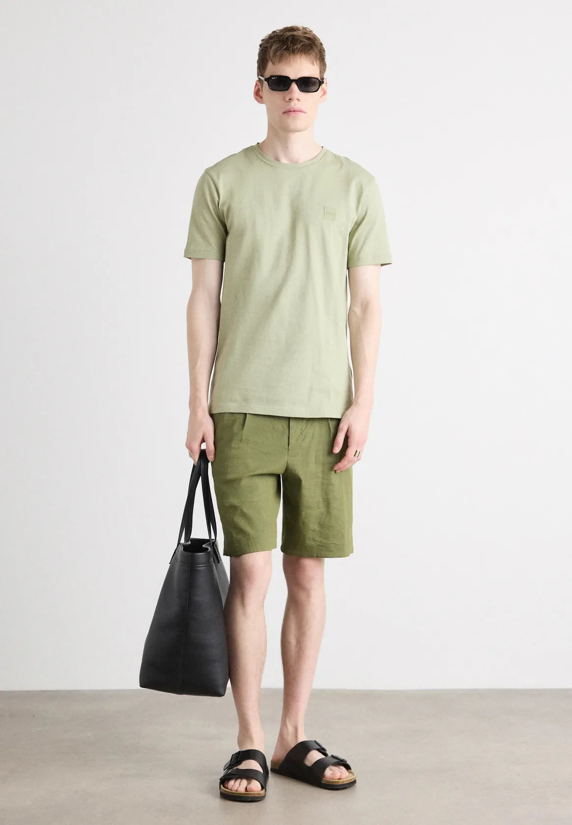 tshirt-boss-homme-vert-face