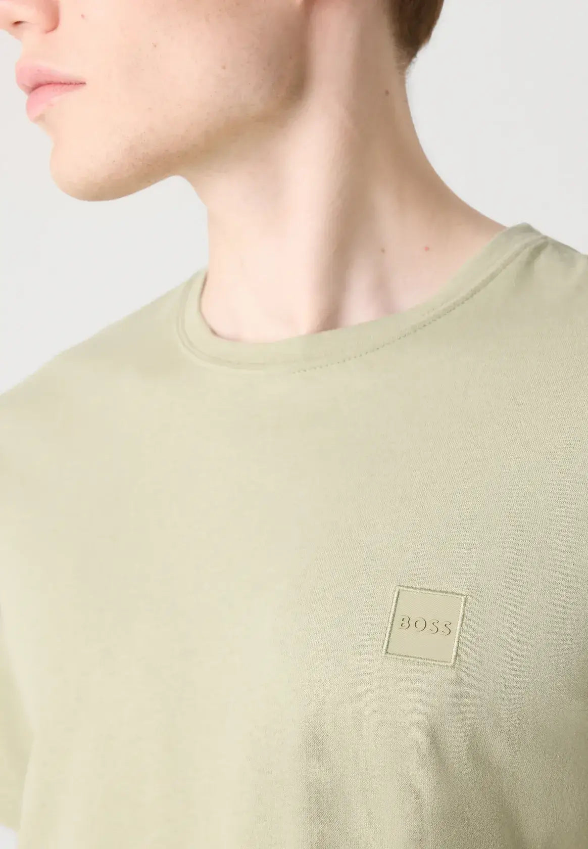 tshirt-boss-homme-vert-zoom-face