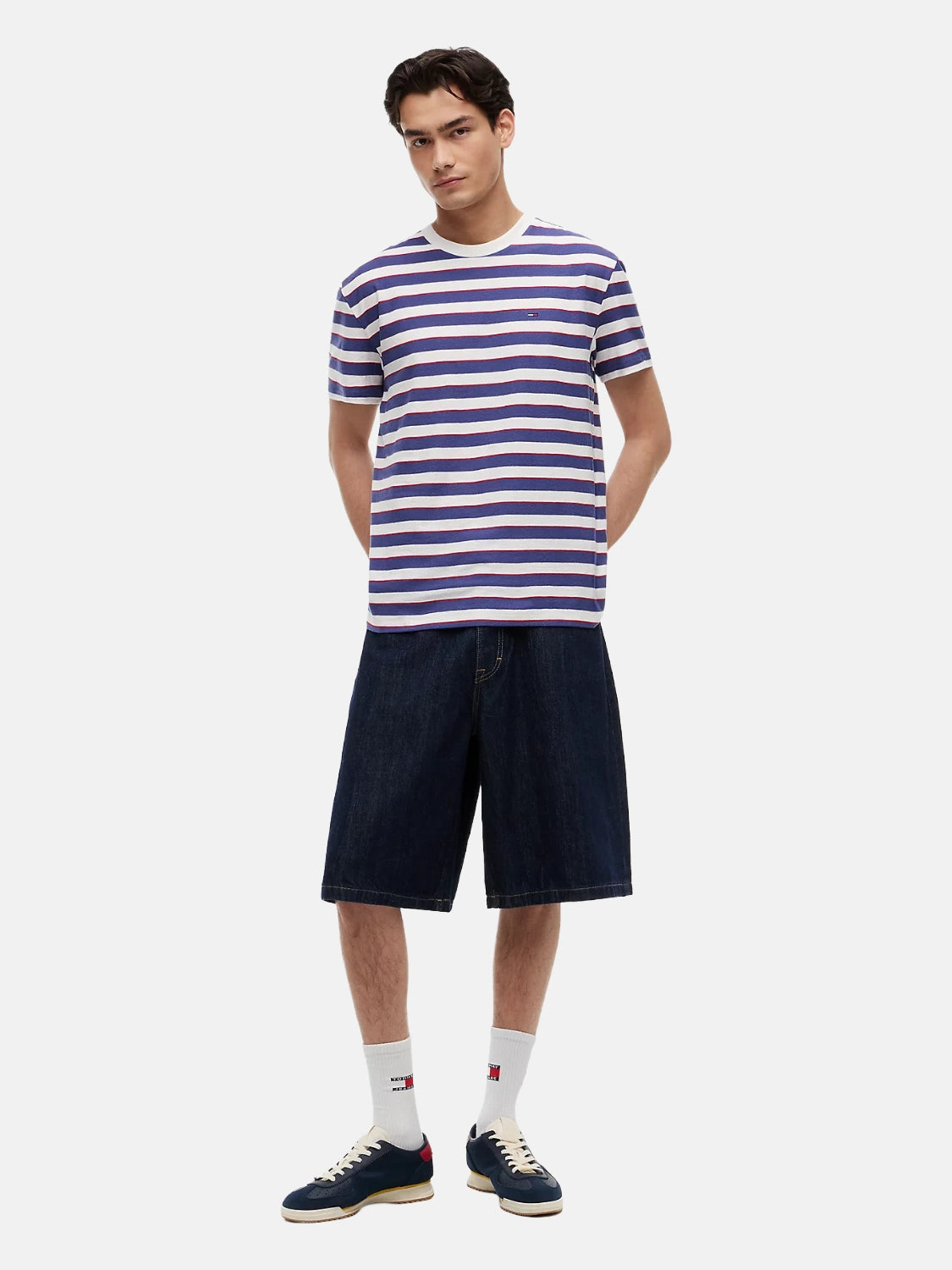 tshirt-raye-tommy-jeans-bleu-porte