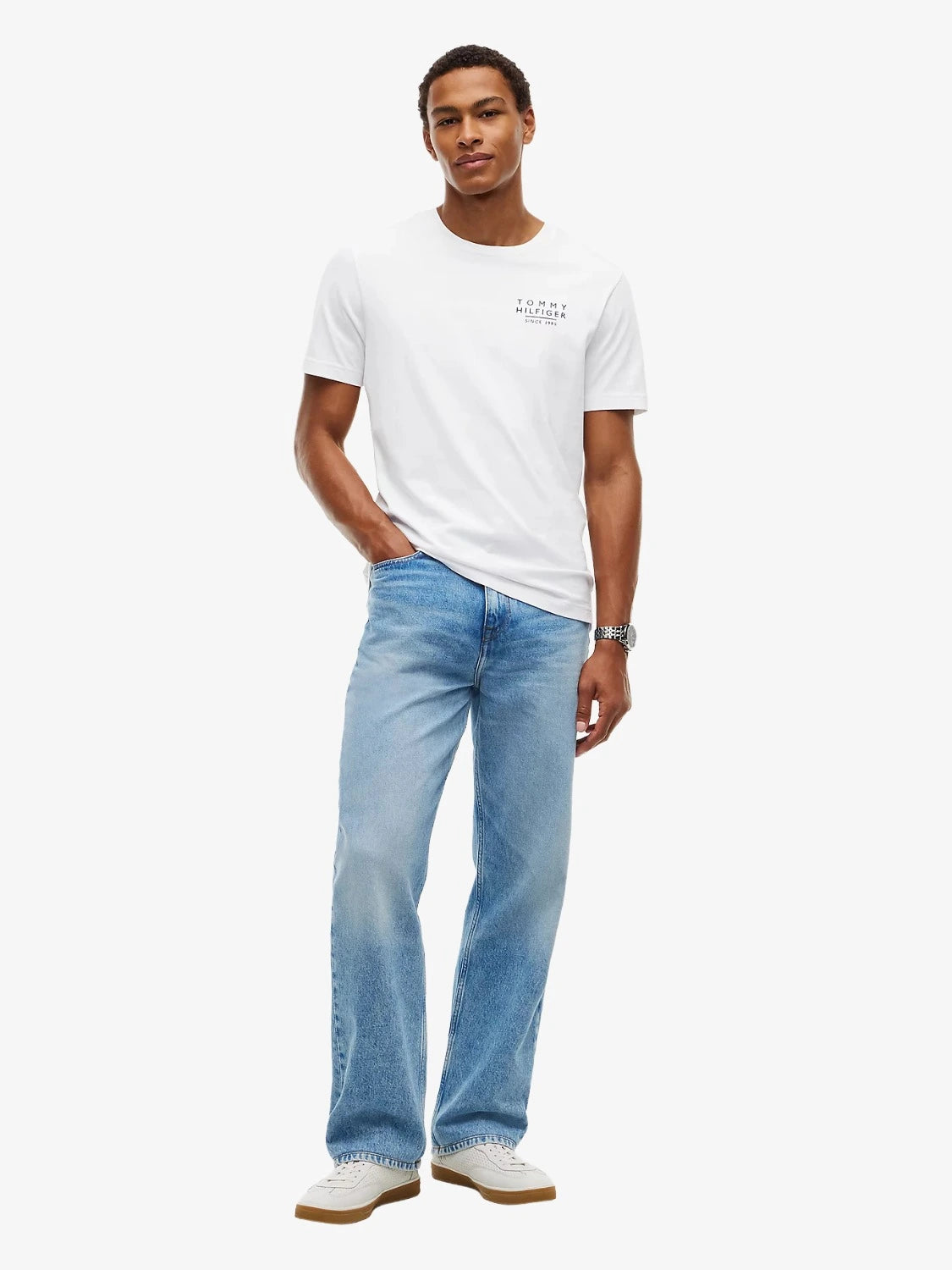 tshirt-tommy-hilfiger-blanc-homme-MW0MW44360YBR66-porte