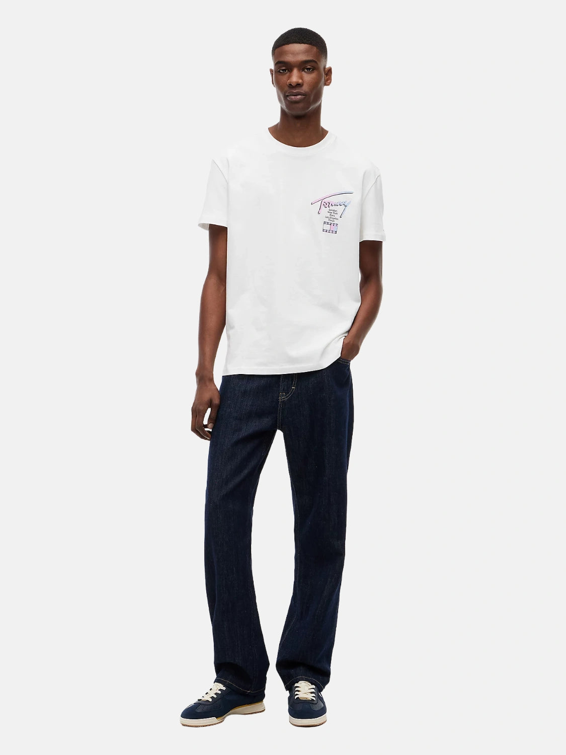 tshirt-tommy-jeans-beige-porte