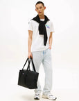 tshirt-tommy-jeans-homme-beige-porte