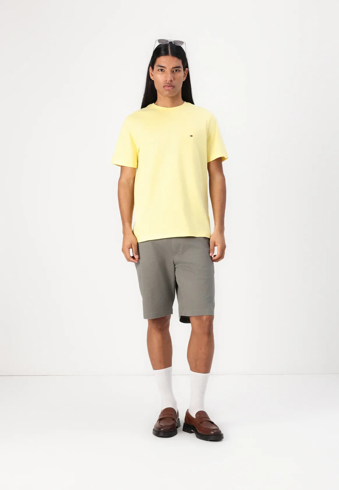 tshirt-tommyhilfiger-homme-jaune-porte