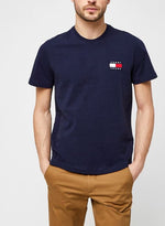 Laden Sie das Bild in den Galerie-Viewer, Marineblaues Tommy Jeans-T-Shirt aus Bio-Baumwolle mit Logo auf der Brust
