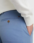 Pantalon chino slim Tommy Hilfiger bleu clair en coton bio stretch - Georgespaul