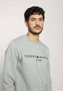 Sweat col rond homme logo Tommy Hilfiger gris en coton bio | Georgespaul