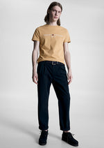 Charger l&#39;image dans la galerie, T-Shirt logo poitrine Tommy Hilfiger beige pour homme I Georgespaul
