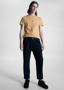 T-Shirt logo poitrine Tommy Hilfiger beige pour homme I Georgespaul