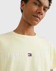 T-Shirt logo poitrine Tommy Hilfiger jaune clair coton bio - Georgespaul