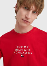 Laden Sie das Bild in den Galerie-Viewer, T-Shirt Tommy Hilfiger rouge | Georgespaul
