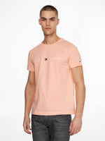 Afbeelding in Gallery-weergave laden, T-shirt homme logo Tommy Hilfiger rose en coton bio | Georgespaul
